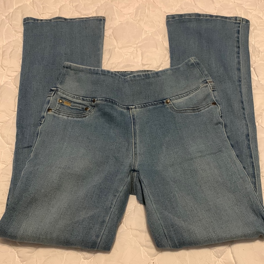 DG2 light wash pull on jeans
